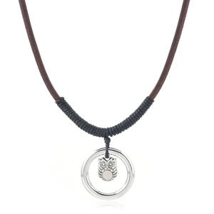 Collier hibou vintage avec cordon en cuir marron et anneau en métal argenté poli