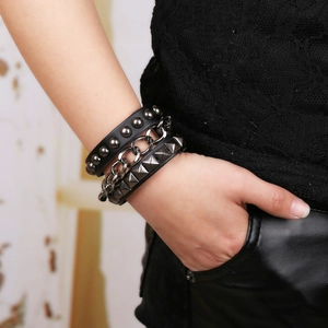 Punk Mehrlagiges Lederarmband Set mit Metallketten und Nieten für Rocker Style