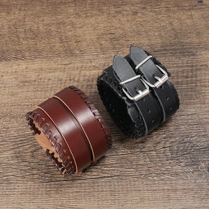 Mehrlagige geflochtene Lederarmbänder für Herren im Retro-Punk-Stil mit Metallschnallen