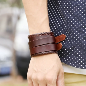 Herren Vintage Lederarmband in Dunkelbraun mit handgefertigten Flechtnaht-Details