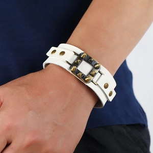 Weißes Lederarmband im Punk-Stil mit Bronze-Nieten und Pyramiden-Nieten für Herren