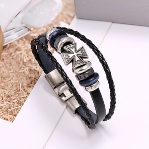 Bracelet multicouche en cuir tressé avec croix en argent et fermoir magnétique