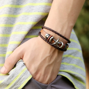 Bracelet multicouche en cuir pour homme avec charms étoile et lune rétro marron