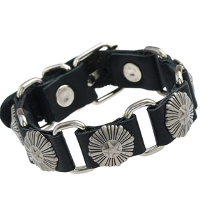 Bracciale in pelle nera punk con borchie a stella argentate e anelli da uomo