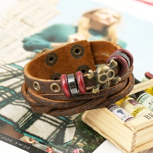 Bracelet multicouche en cuir véritable vintage avec crâne en bronze et charmes