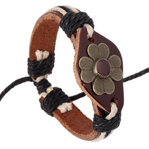 Bracelet en Cuir Vintage Fait à la Main pour Hommes Manchette Enveloppante en Cuir de Vachette Tissé Avec Crâne Rose Croix Fleur Alliage Bijoux Style Punk Cadeau