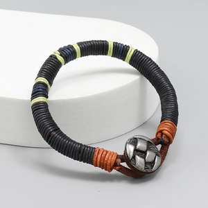Bracelet bohème en cuir tressé main avec cordons de cire colorés et bouton en métal