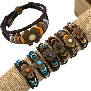 Bracciale in Vera Pelle Fatto a Mano con Fiore Vintage Punk Intrecciato Multistrato di Perline Avvolgente Gioielli Regalo Donna Uomo