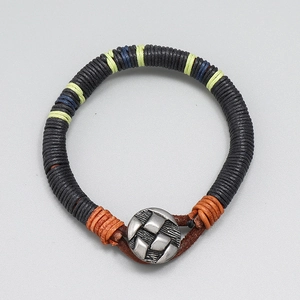 Bracelet en cuir tissé à la main avec fermoir bouton vintage et style bohème coloré