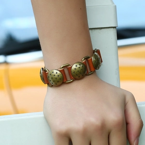 Bracciale punk in pelle marrone con ciondoli a stella in bronzo per uomo e donna