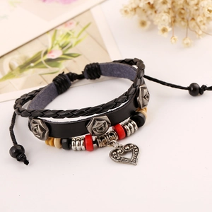 Bracelet multicouche en cuir noir avec perles de cœur et breloque en argent vintage réglable