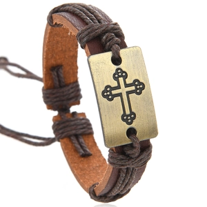 Bracelet vintage en cuir marron fait main avec plaque de métal en bronze et motif croix