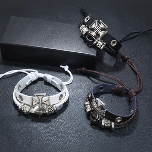 Bracelets vintage en cuir avec breloques croix de Malte et cordons réglables