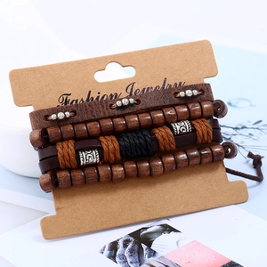 Ensemble de bracelets multicouches en cuir et bois avec détails en métal argenté vieilli