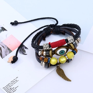 Bracelet multicouche en cuir bohème avec perle œil bleu et pendentif aile