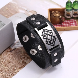 Black leather bracelet with lychee texture and engraved silver metal plate design