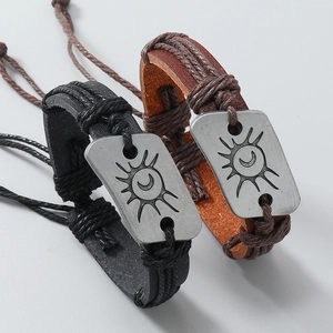 Lot de bracelets en cuir tressé vintage avec breloques soleil et lune gravées
