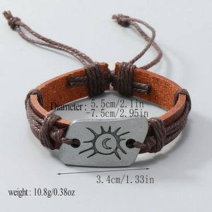 Bracelet vintage en cuir marron fait main avec breloque soleil et lune gravée