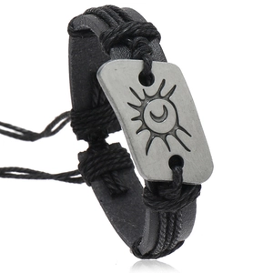 Bracelet vintage en cuir tressé noir avec plaque métal soleil et lune, taille réglable