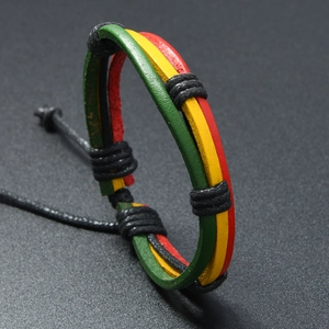 Bracelet en cuir tressé à trois couches aux couleurs reggae vert, jaune et rouge
