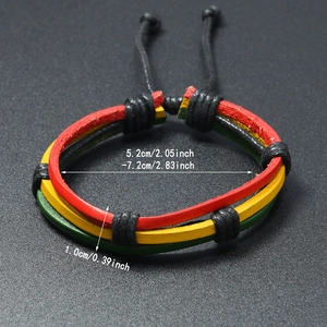 Bracelet tressé en cuir à trois couches rouge jaune vert avec cordon réglable