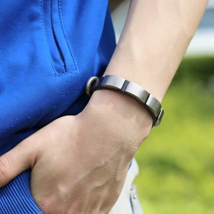Men's retro black leather bracelet with brushed silver metal bars for a punk look