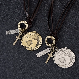 Collier réglable en cuir de vachette avec pendentifs cartes de poker et croix