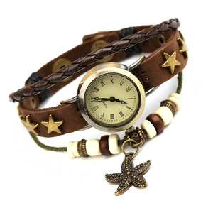 Montre Bracelet en Cuir Rétro pour Femme Bracelet en Cuir Tressé Multicouche Cadran Chiffres Romains Étoile de Mer Quartz