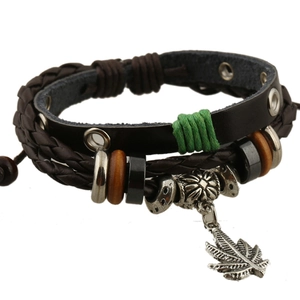 Bracelet multicouche en cuir marron avec cordes tressées et pendentif feuille d'érable argent