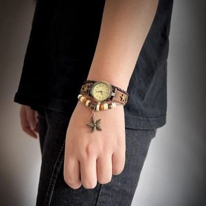 Montre bracelet multicouche en cuir vintage avec pendentif étoile de mer et chiffres romains