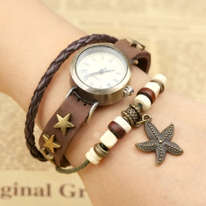 Montre en cuir vintage à bracelets multiples avec rivets étoiles et perles bohèmes