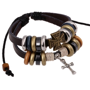 Retro meerlaagse lederen armband met metalen kralen en bronzen kruisbedels