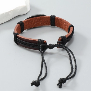 Bracciale vintage in pelle intrecciata a mano con cordino regolabile e metallo