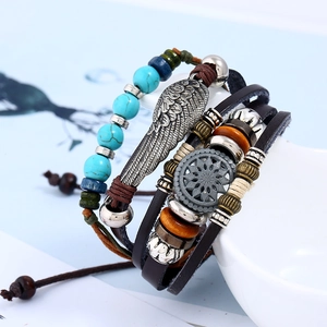 Bracelet multicouche en cuir bohème avec perles turquoise et pendentif plume argent
