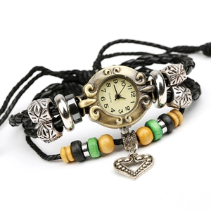 Montre Bracelet Vintage en Cuir PU Tressé pour Hommes Femmes Perles en Bois Pendentif Coeur Quartz Réglable Bijoux Ethniques