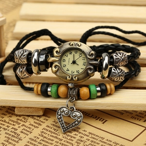 Montre bracelet multicouche en cuir noir vintage avec breloque cœur et perles