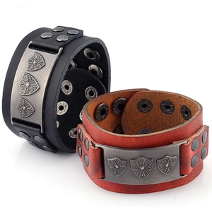 Vintage Punk Cowhide Leather Bracelet Men Alloy Shield Emblem Studded Wide Cuff Bracelet Retro Adjustable Hand Jewelry Gift