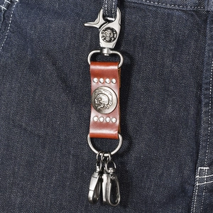 Vintage Punk Leder Schlüsselanhänger mit Totenkopf Metall und Nieten für Herrengürtel