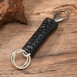 Porte-clés en cuir noir fait main avec couture croisée et fermoir mousqueton argenté