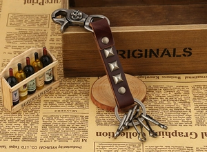 Men's retro leather punk keychain with silver skull buckle and metal rivet accents