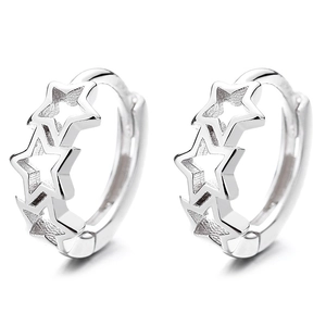 Boucles d'oreilles créoles minimalistes en argent 925 avec motif étoile ajouré poli