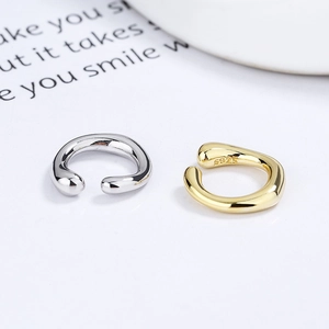 Minimalistische C-förmige Earcuffs aus 925er Sterlingsilber in Gold und Silber
