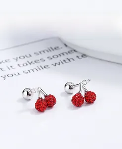Détails des boucles d'oreilles cerises en argent 925 avec strass rouges et fermoir à vis