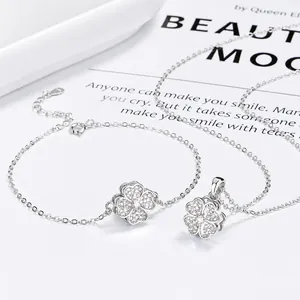 Set gioielli quadrifoglio in argento 925 con zirconi incastonati a forma di cuore