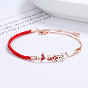Bracelet carpe koi en argent 925 avec cordon rouge tressé, chaîne en or rose et pendentif cœur