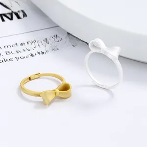 Macro shot of 925 silver lily of the valley bow rings in gold and silver matte finishes