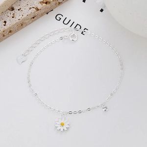 Minimalist S925 silver daisy bracelet with yellow flower pendant and zircon charm
