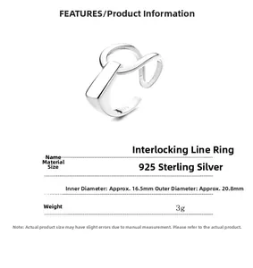Detail view of 925 sterling silver interlocking ring with 16.5mm size and 3g weight