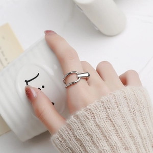 Minimalist 925 sterling silver interlocking loop ring for women worn by a model