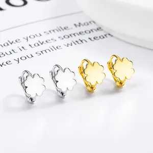 Pendientes de aro de trébol en plata de ley 925 y oro de 18K con acabado pulido elegante